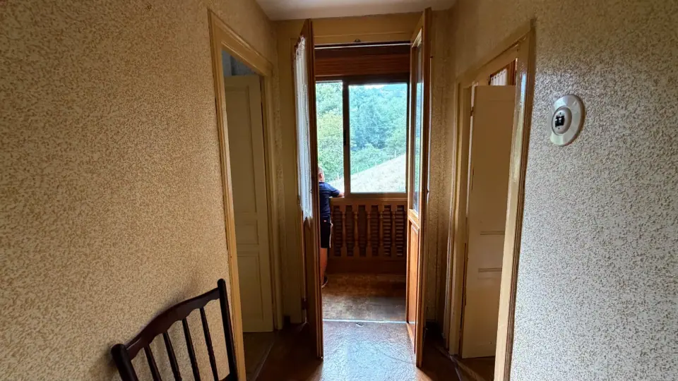 Дом с участком 1 200 м² и гаражом — 25