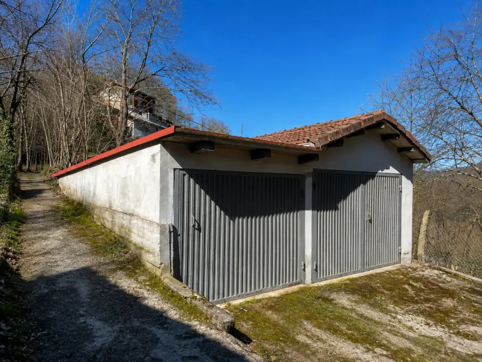 Дом с участком 1 200 м² и гаражом — 5
