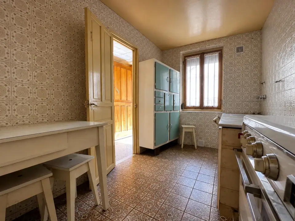 Дом с участком 1 200 м² и гаражом — 2