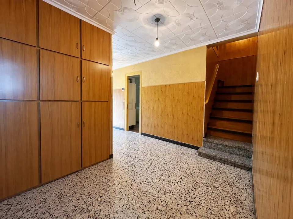 Дом с участком 1 200 м² и гаражом — 3