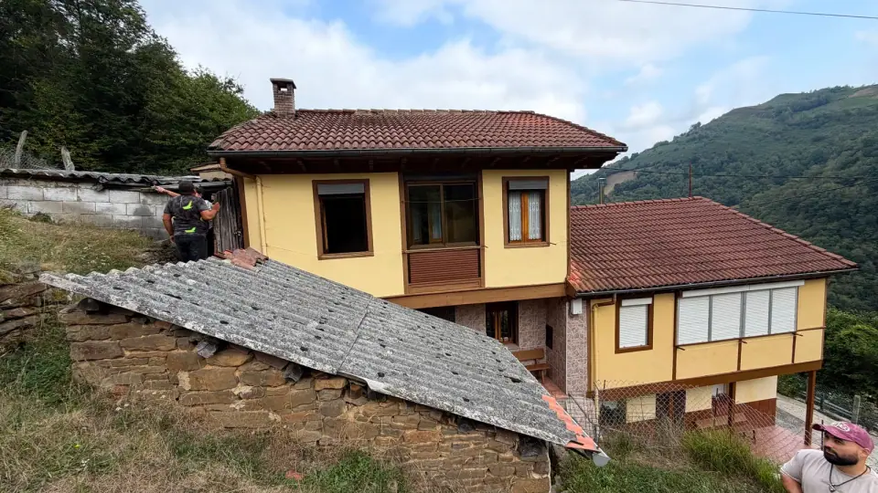 Дом с участком 1 200 м² и гаражом — 8
